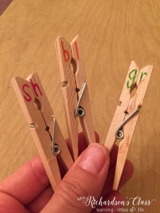 Use clothespins to help teach phonics! Great visual for students and their little hands get fine motor practice!