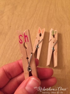 Use clothespins to help teach phonics! Great visual for students and their little hands get fine motor practice!