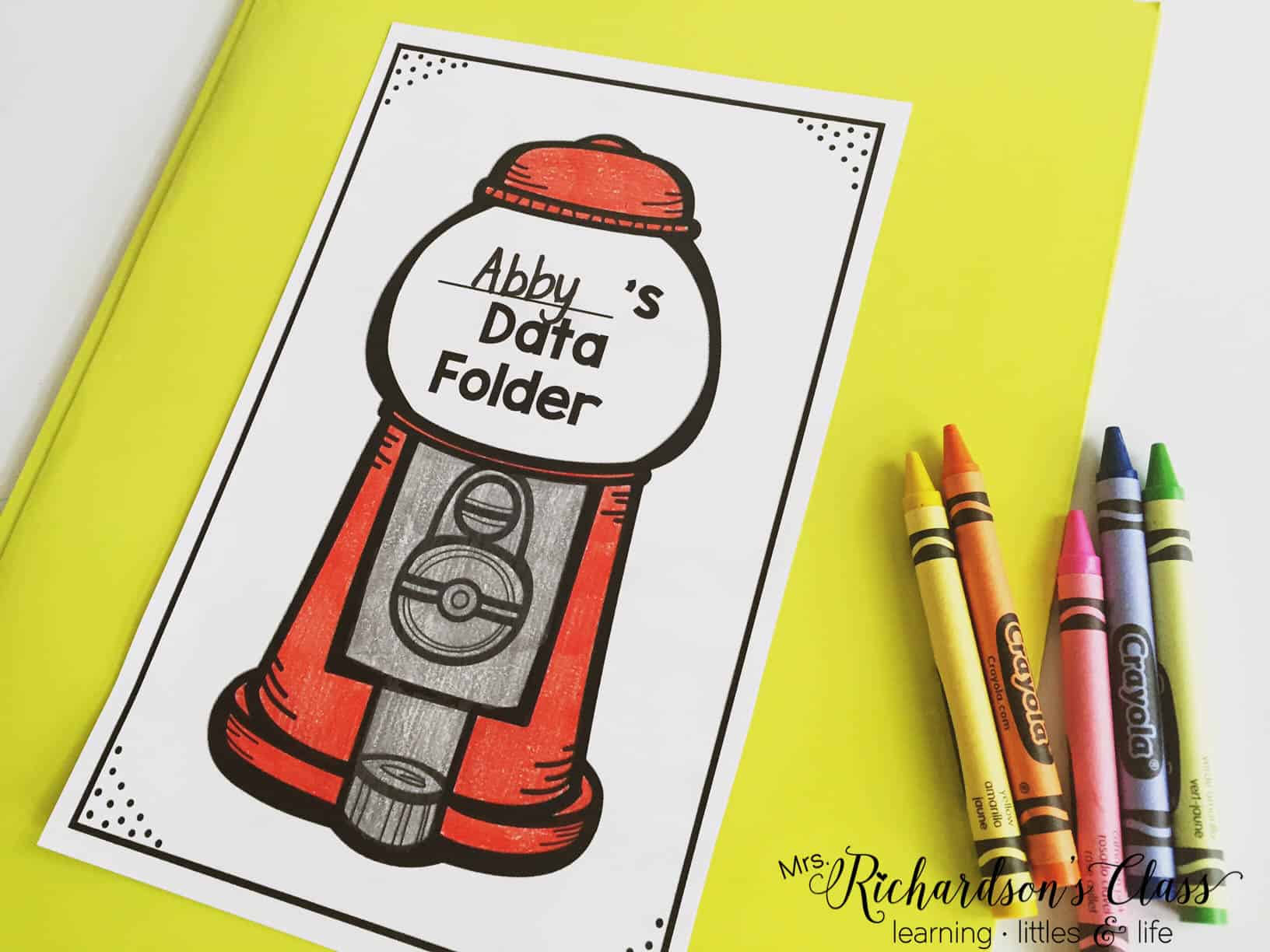 Kindergarten sight word data tracking doesn't have to be tricky! See how this teacher made it easy for herself and engaging for students!
