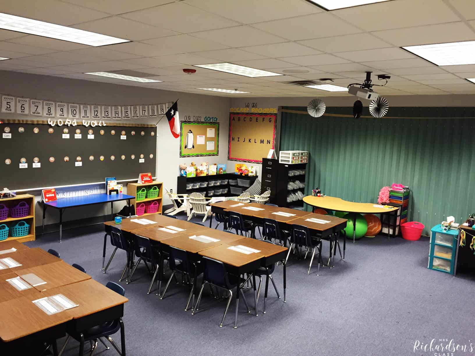 Chalkboard, burlap, and bright classroom decor that is simple and affordable! I love how inviting this learning environment is, too! 