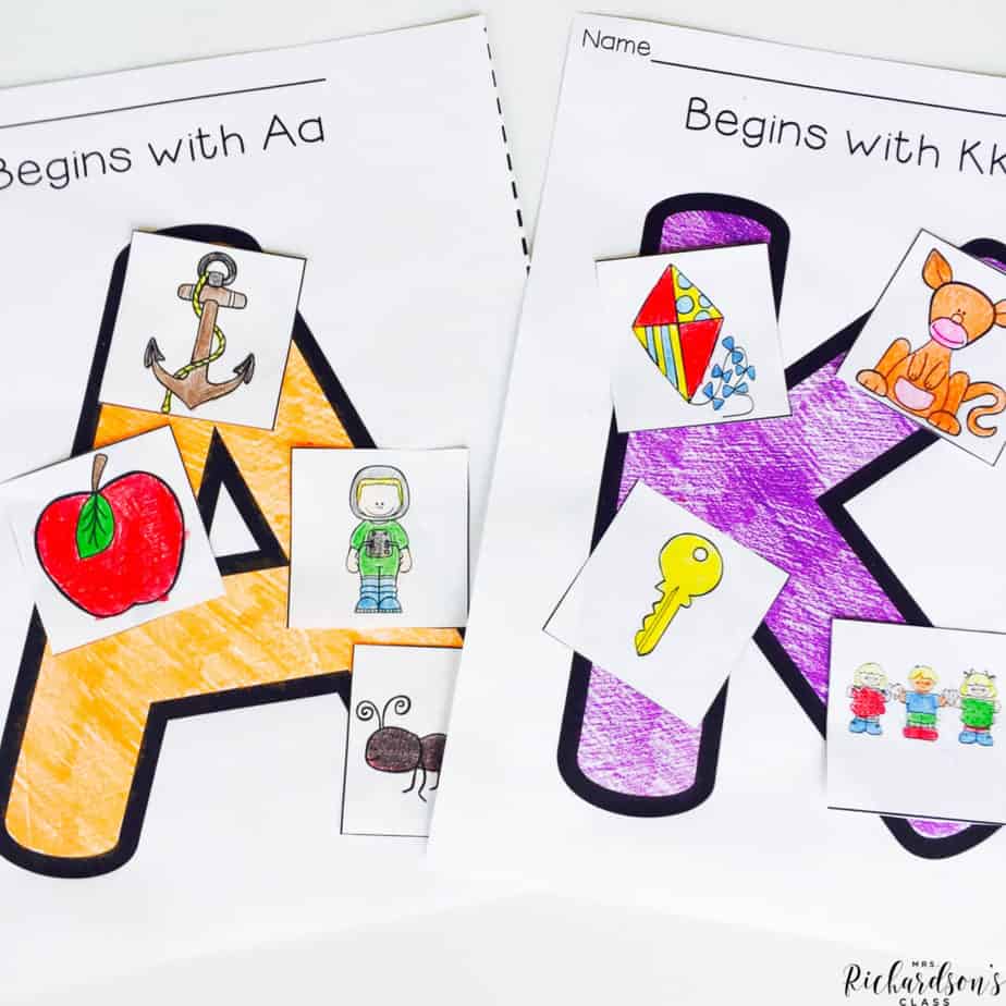These beginning sound cut and paste activities are a great way to easily assess student's knowledge of beginning sounds. Use them as morning work, in a work station, or even as an intervention activity. 